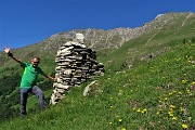 19 All'Omo (1600 m) con vista in Menna